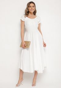 Born2be - Biała Sukienka z Bawełną Typu Hiszpanka z Ozdobnymi Bufkami Lunaleia. Okazja: na co dzień. Typ kołnierza: dekolt hiszpanka. Kolor: biały. Materiał: bawełna. Styl: casual, elegancki, klasyczny #4