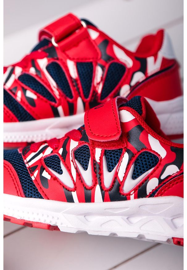 Casu - Czerwone buty sportowe na rzep casu 20p8/m. Zapięcie: rzepy. Kolor: czerwony