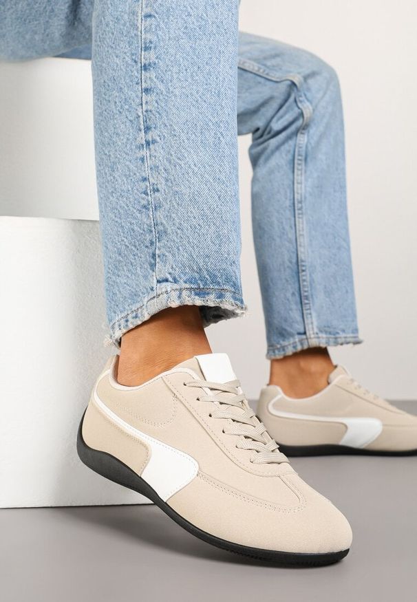 Born2be - Beżowe Sneakersy w Stylu Kultowych Tenisówek Virritia. Kolor: beżowy. Materiał: jeans. Wzór: aplikacja
