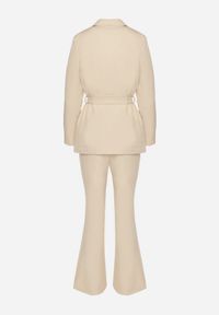 Born2be - Beżowy Komplet Garniturowy Marynarka z Wiązanym Paskiem i Spodnie Falloria. Kolor: beżowy #2