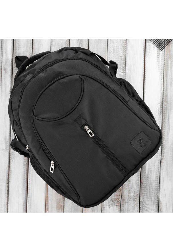 Plecak wodoodporny PAOLO PERUZZI T-103-BL czarny. Kolor: czarny. Materiał: materiał