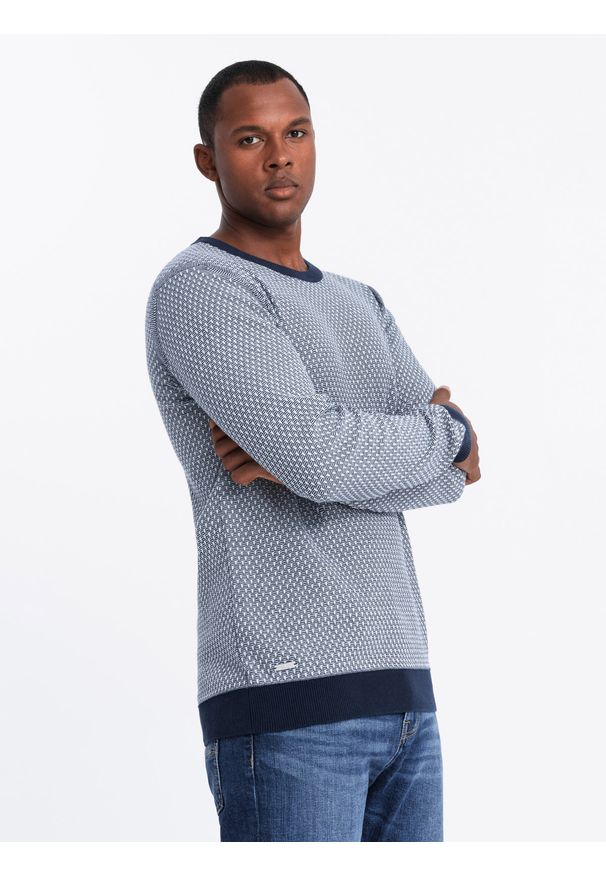 Ombre Clothing - Dzianinowy sweter męski RELAXED FIT we wzory – granatowy V1. Okazja: na co dzień. Kolor: niebieski. Materiał: dzianina. Wzór: ze splotem. Styl: casual