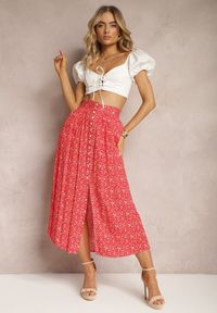 Renee - Czerwona Maxi Spódnica Rozkloszowana w Kwiaty z Guzikami Kessame. Okazja: na co dzień, na spacer. Kolor: czerwony. Wzór: kwiaty. Sezon: lato. Styl: casual