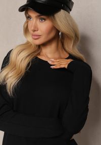 Renee - Czarny Sweter z Kaszmirem i Wełną o Prostym Pudełkowym Kroju Daisellea. Okazja: na co dzień, na spotkanie biznesowe, do pracy. Kolor: czarny. Materiał: kaszmir, wełna. Długość: długie. Styl: biznesowy, elegancki, casual #3