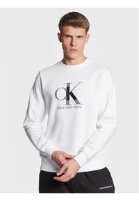 Calvin Klein Jeans Bluza J30J323298 Biały Regular Fit. Kolor: biały. Materiał: bawełna