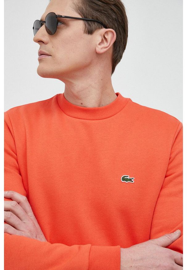 Lacoste bluza męska kolor pomarańczowy gładka SH9608-132. Kolor: pomarańczowy. Materiał: bawełna, poliester. Wzór: gładki