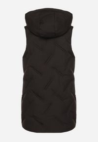 Born2be - Czarna Casualowa Kamizelka z Kapturem i Pikowanymi Przeszyciami Caletta. Okazja: na co dzień. Typ kołnierza: kaptur. Kolor: czarny. Materiał: jeans. Styl: casual #5