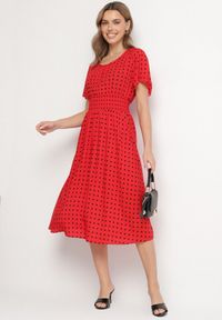 Born2be - Czerwona Sukienka z Bawełny Rozkloszowana w Kropki Toliennea. Okazja: na co dzień. Kolor: czerwony. Materiał: bawełna. Wzór: kropki. Styl: casual #6
