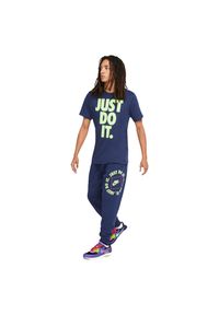 Koszulka męska Nike Sportswear DC5090. Materiał: materiał, bawełna. Długość rękawa: krótki rękaw. Długość: krótkie. Wzór: napisy. Sezon: lato #2