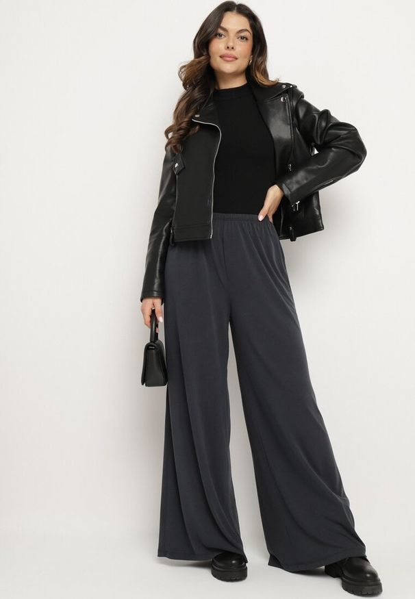 Born2be - Granatowe Spodnie z Szerokimi Nogawkami z Wysokim Stanem i Gumką w Pasie Dimoras. Okazja: na co dzień. Stan: podwyższony. Kolor: niebieski. Materiał: bawełna. Styl: casual, elegancki