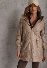 Renee - Brązowa Przejściowa Kurtka z Kapturem Pikowanymi Przeszyciami i Suwakami Kave. Okazja: na spacer. Typ kołnierza: kaptur. Kolor: brązowy. Materiał: poliester, jeans #5