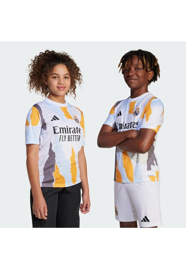 Adidas - Koszulka Real Madrid 24/25 Pre-Match Kids. Kolor: wielokolorowy, pomarańczowy, brązowy, szary, biały. Materiał: materiał