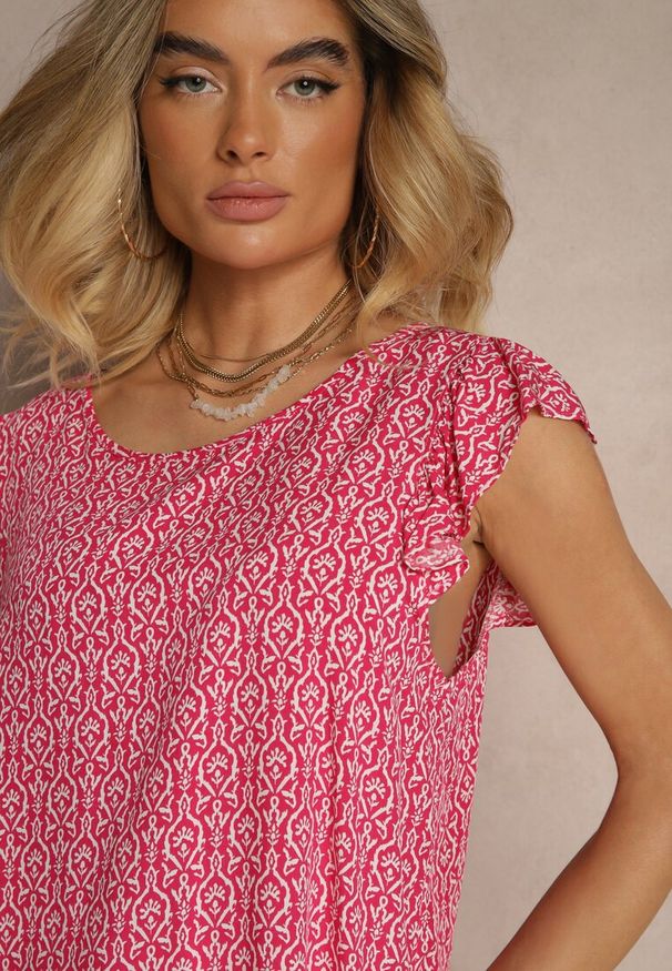 Renee - Fuksjowy Komplet z Bawełny Zdobiony Etnicznym Printem T-shirt i Szorty Sarilena. Kolor: różowy. Materiał: bawełna. Wzór: aplikacja, nadruk