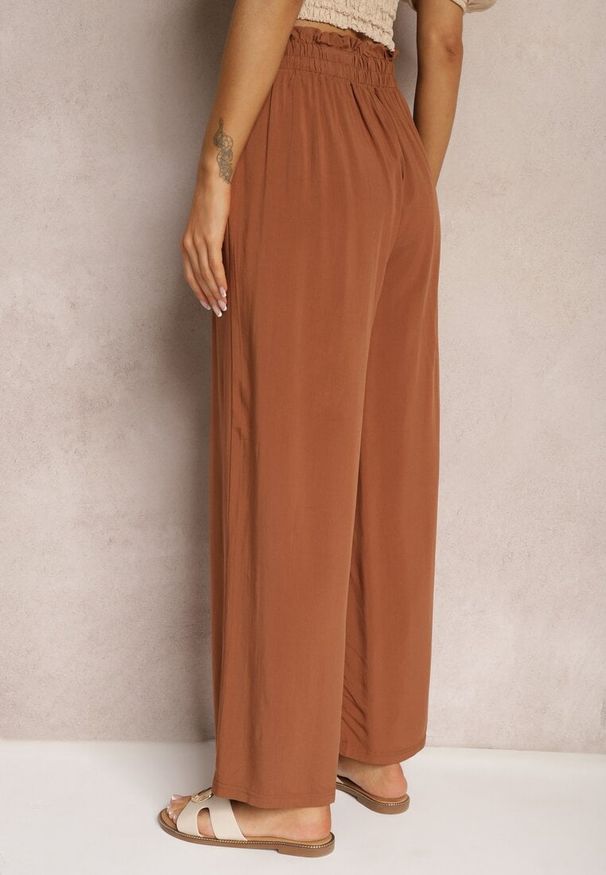 Renee - Brązowe Spodnie z Bawełny High Waist z Szerokimi Nogawkami i Gumką w Pasie Clisea. Stan: podwyższony. Kolor: brązowy. Materiał: bawełna. Sezon: lato