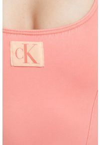 Calvin Klein jednoczęściowy strój kąpielowy kolor pomarańczowy lekko usztywniona miseczka. Kolor: pomarańczowy. Materiał: materiał #4