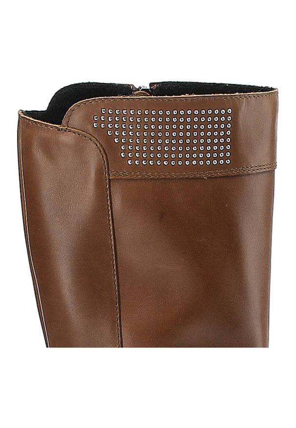 Brązowe Kozaki Simen Damskie Stylowe Buty Zimowe. Okazja: na co dzień. Kolor: brązowy. Szerokość cholewki: normalna. Wzór: aplikacja. Wysokość cholewki: przed kolano. Materiał: skóra. Sezon: zima. Obcas: na obcasie. Styl: elegancki. Wysokość obcasa: średni