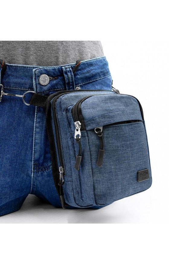 Torebka, Granatowa Saszetka z Regulowanym Paskiem, Męska Listonoszka, Zapinana na Zamek -Pako Jeans. Kolor: niebieski. Materiał: poliester
