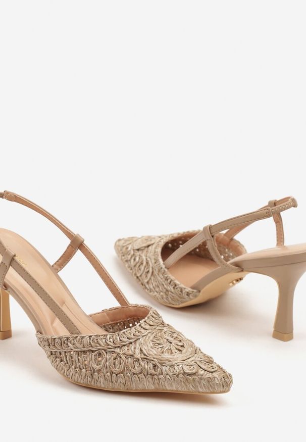 Renee - Ciemnobeżowe Ażurowe Sandały Vices na Szpilce Typu Slingback Erathiela. Okazja: na co dzień. Kolor: beżowy. Materiał: jeans. Wzór: ażurowy. Obcas: na szpilce. Styl: casual, elegancki