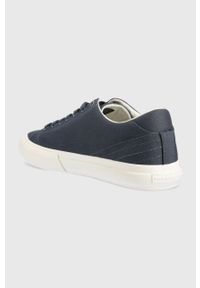 TOMMY HILFIGER - Tommy Hilfiger tenisówki TH HI VULC STREET LOW męskie kolor granatowy FM0FM04688. Nosek buta: okrągły. Kolor: niebieski. Materiał: materiał, włókno, guma. Styl: street #5