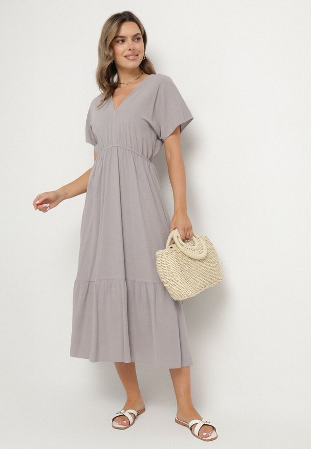 Born2be - Szara Sukienka z Lnem i Wiskozą Ozdobiona Wiązaniem Elliova. Okazja: na co dzień. Kolor: szary. Materiał: wiskoza, len. Wzór: aplikacja. Typ sukienki: rozkloszowane. Styl: casual