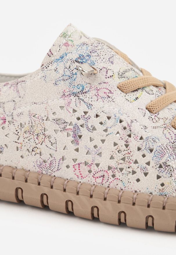 Born2be - Beżowo-Różowe Skórzane Sneakersy w Kwiaty z Ażurowym Wzorem Rionela. Zapięcie: sznurówki. Kolor: beżowy. Materiał: skóra. Wzór: kwiaty, ażurowy. Sezon: lato