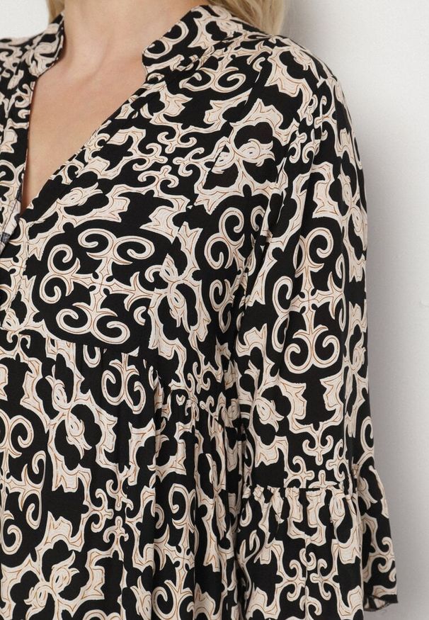 Born2be - Czarna Sukienka Rozkloszowana z Bawełny w Etniczny Wzór Zalista. Okazja: na co dzień. Kolor: czarny. Materiał: bawełna. Typ sukienki: rozkloszowane. Styl: casual, boho