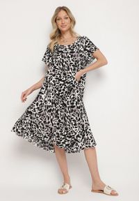 Born2be - Szara Sukienka z Wiskozy o Rozkloszowanym Kroju w Panterkę Luneira. Okazja: na co dzień. Kolor: szary. Materiał: wiskoza. Długość rękawa: krótki rękaw. Wzór: motyw zwierzęcy. Typ sukienki: rozkloszowane. Styl: casual, klasyczny #7