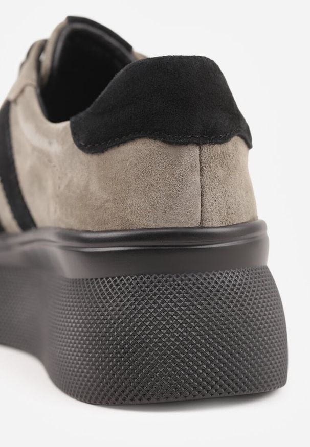 Renee - Ciemnobeżowe Zamszowe Sneakersy Chunky na Platformie Teslara. Okazja: na co dzień. Kolor: beżowy. Materiał: zamsz. Obcas: na platformie
