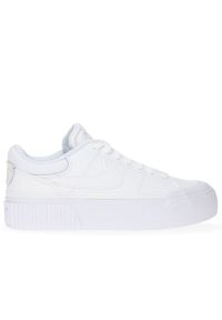 Buty Nike Court Legacy Lift DM7590-101 - białe. Okazja: na co dzień. Kolor: biały. Materiał: guma, materiał, skóra. Szerokość cholewki: normalna. Obcas: na platformie. Model: Nike Court