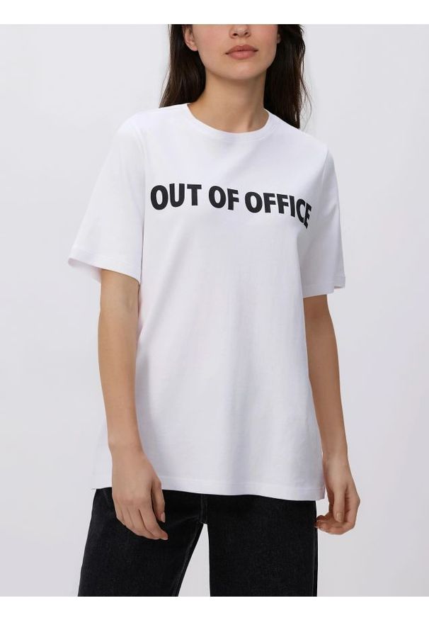 Reserved - T-shirt z nadrukiem - biały. Kolor: biały. Materiał: dzianina. Wzór: nadruk