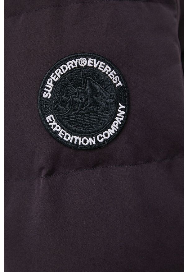 Superdry Kurtka damska kolor fioletowy zimowa. Okazja: na co dzień. Kolor: fioletowy. Materiał: materiał, futro. Sezon: zima. Styl: casual