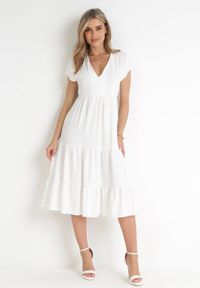 Born2be - Biała Sukienka Midi Rozkloszowana z Falbanką Sanissa. Okazja: na co dzień. Kolor: biały. Styl: klasyczny, casual. Długość: midi #1