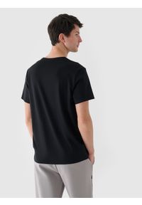 4f - 4F T-shirt regular z nadrukiem męski - czarny XL. Okazja: na co dzień. Kolor: czarny. Materiał: bawełna, jersey, dzianina. Długość rękawa: krótki rękaw. Długość: krótkie. Wzór: nadruk. Styl: sportowy, klasyczny, casual