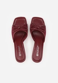 Born2be - Bordowo-Czerwone Siateczkowe Klapki na Szpilce Ozdobione Kokardą Vikisae. Okazja: na co dzień. Kolor: czerwony. Materiał: jeans. Wzór: aplikacja. Obcas: na szpilce. Styl: casual #2