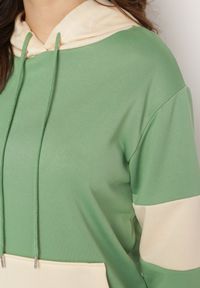 Born2be - Zielona Bluza Oversize z Kapturem i Kontrastowymi Wstawkami Jevina. Okazja: na co dzień. Typ kołnierza: kaptur. Kolor: zielony. Materiał: jeans. Długość rękawa: długi rękaw. Długość: długie. Wzór: aplikacja. Styl: elegancki, casual #5
