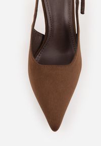Renee - Brązowe Szpilki Slingback VICES z Imitacji Zamszu z Prostokątną Klamerką Natuma. Okazja: na co dzień, na randkę, na ślub cywilny, na wesele. Zapięcie: klamry. Kolor: brązowy. Materiał: zamsz. Obcas: na szpilce. Styl: casual, elegancki #9