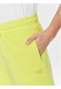 DKNY Sport Szorty sportowe DP3S4993 Zielony Classic Fit. Kolor: zielony. Materiał: bawełna