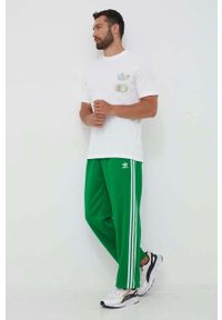 adidas Originals spodnie dresowe Adicolor kolor zielony z aplikacją. Kolor: zielony. Materiał: dresówka. Wzór: aplikacja #4