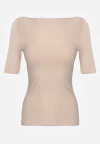 Renee - Beżowy Dopasowany T-shirt z Wiskozy z Dekoltem w Łódkę Vivianna. Typ kołnierza: dekolt w łódkę. Kolor: beżowy. Materiał: wiskoza #8