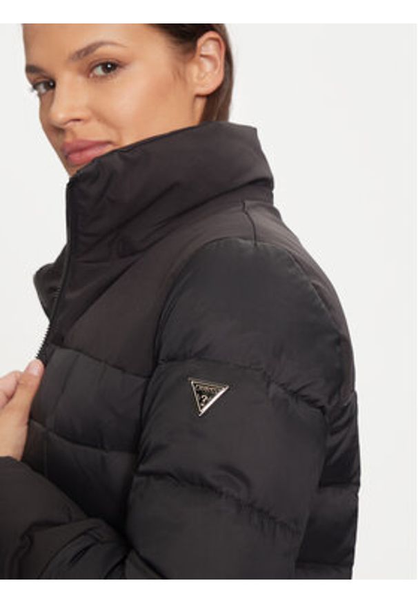 Guess Płaszcz zimowy Carolyn W4BL0D WG0V0 Czarny Regular Fit. Kolor: czarny. Materiał: syntetyk. Sezon: zima
