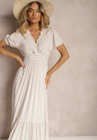 Renee - Jasnobeżowa Boho Sukienka z Bawełny o Kopertowym Fasonie Rissatina. Okazja: do pracy. Typ kołnierza: dekolt w kształcie V. Kolor: beżowy. Materiał: bawełna. Typ sukienki: kopertowe. Styl: boho #3