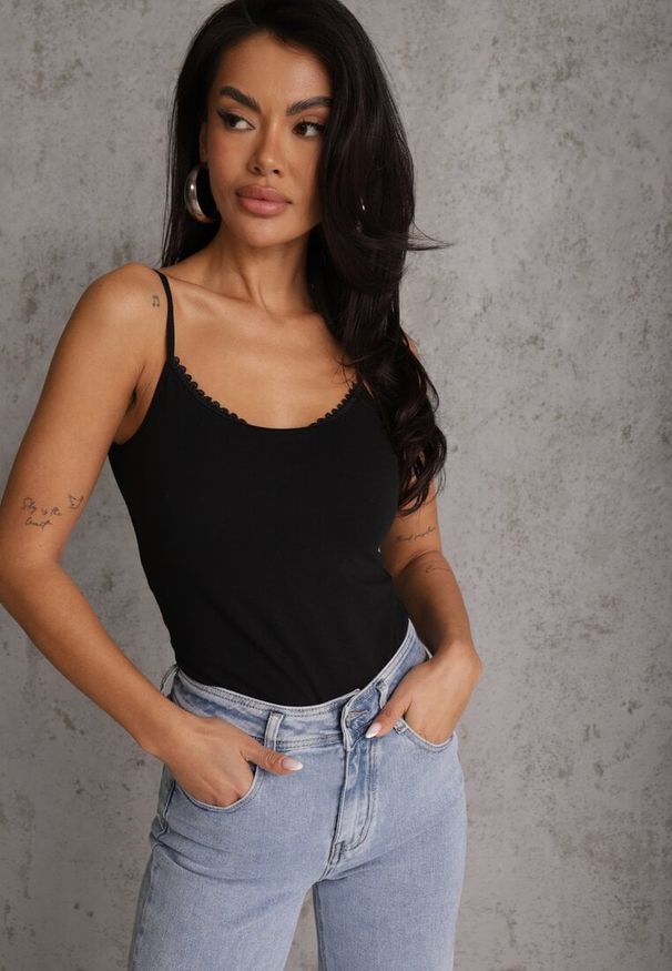 Renee - Czarny Bawełniany Top Bieliźniany z Koronką przy Dekolcie Berinda. Okazja: na co dzień. Kolor: czarny. Materiał: bawełna, koronka. Wzór: koronka. Sezon: lato. Styl: casual
