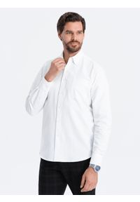 Ombre Clothing - Bawełniana koszula męska Oxford z kieszonką REGULAR – biała V1. Okazja: do pracy. Typ kołnierza: button down. Kolor: biały. Materiał: bawełna. Wzór: aplikacja, ze splotem. Styl: klasyczny, elegancki