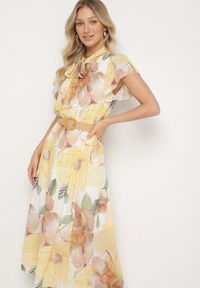 Born2be - Żółta Sukienka o Rozkloszowanym Kroju z Wiązaniem przy Dekolcie i Paskiem Sorilina. Okazja: na co dzień. Kolor: żółty. Długość rękawa: krótki rękaw. Wzór: kwiaty. Styl: casual, elegancki #4