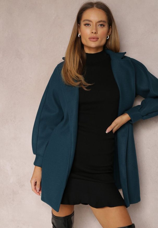 Renee - Niebieski Płaszcz z Wiązanym Paskiem i Bufiastym Rękawem Agnage. Typ kołnierza: kołnierzyk stójkowy. Kolor: niebieski. Materiał: jeans, tkanina. Sezon: jesień, wiosna