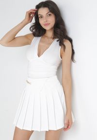 Born2be - Biała Rozkloszowana Spódnica Mini z Zakładkami Phexis. Kolor: biały #1