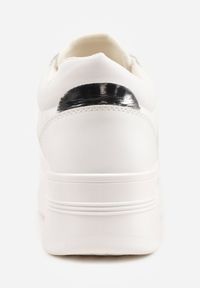 Born2be - Biało-Srebrne Sneakersy Vices na Grubej Podeszwie Ozdobione Metaliczną Wstawką Nelarwyn. Okazja: na co dzień. Zapięcie: sznurówki. Kolor: biały. Materiał: jeans. Wzór: aplikacja #5