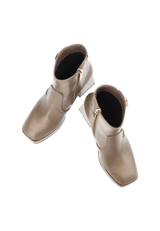 CheBello - Beżowe Botki Chebello Modne Skórzane Buty Na Obcasie. Okazja: na co dzień, na spacer. Kolor: beżowy. Materiał: skóra. Obcas: na obcasie. Styl: casual, klasyczny, elegancki. Wysokość obcasa: średni
