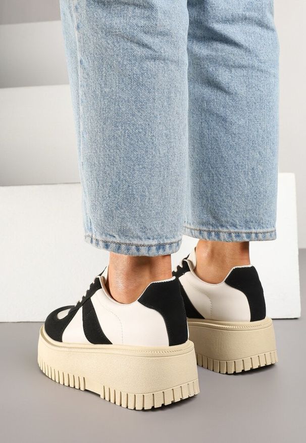 Renee - Czarno-Beżowe Sneakersy na Platformie Ozdobione Paskiem Vivesse. Okazja: na co dzień. Zapięcie: pasek. Kolor: czarny. Materiał: jeans. Wzór: aplikacja. Obcas: na platformie