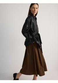 Reserved - Bawełniana spódnica midi z paskiem - brązowy. Kolor: brązowy. Materiał: bawełna #1